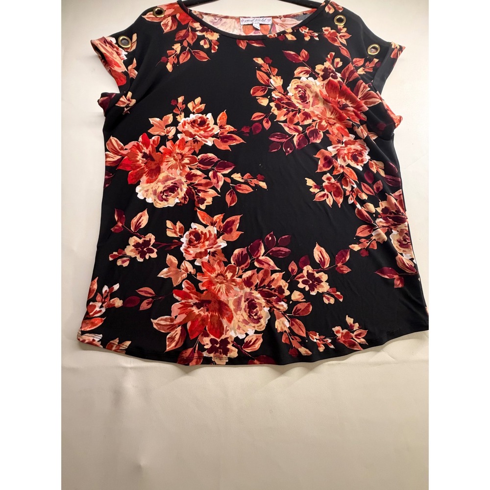 Sweet Violet Floral Grommet Shoulder Top Black Orange Red Short Sleeve Large